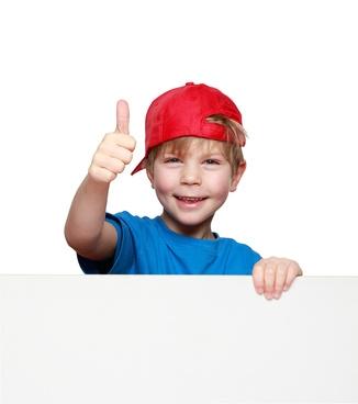 Wir behandeln Kinder mit dem Aufmerksamkeits-Defizit- (Hyperaktivitäts-) Syndrom Fröhliches und ausgeglichenes Kind